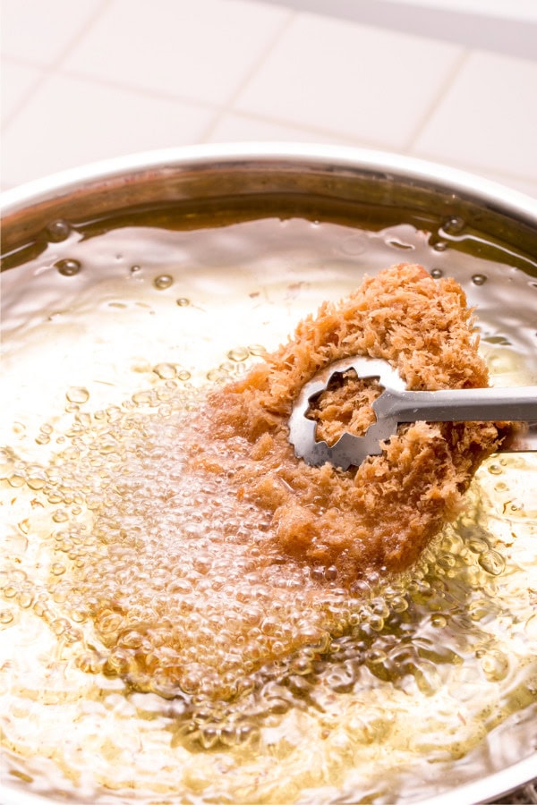 deep frying pork cutlet