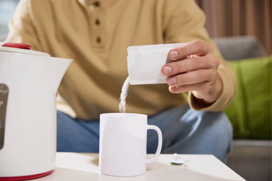 adding food thickener to drink